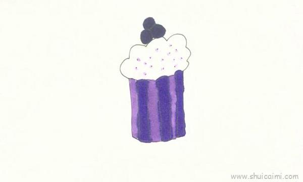 蓝莓蛋糕儿童画怎么画 蓝莓蛋糕简笔画顺序