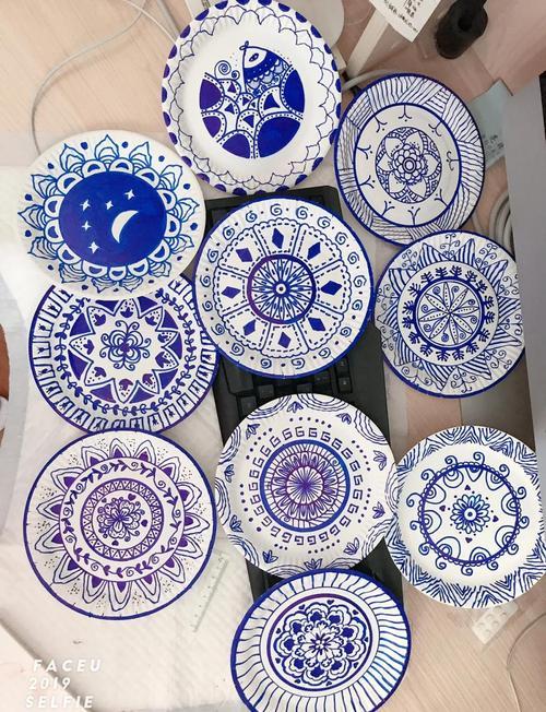 青花瓷纹样纸盘画教程